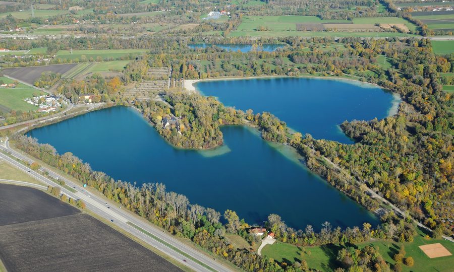 Luftaufnahme des Langwieder-Seenbereichs von Süden