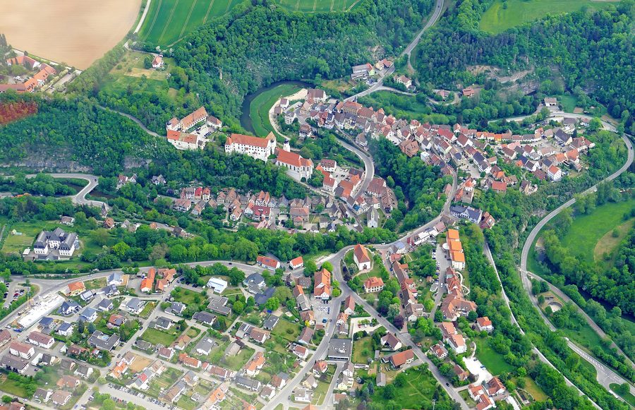 Luftaufnahme des Zentrums von Haigerloch im Eyachtal