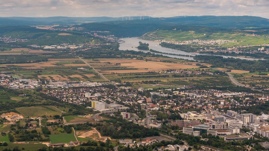 Blick von Ingelheim am Rhein zum Binger Loch