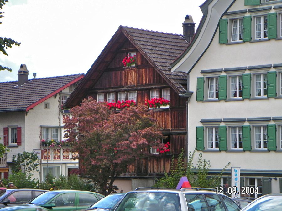Historisches Ortsbild von Appenzell mit traditionellen Häusern