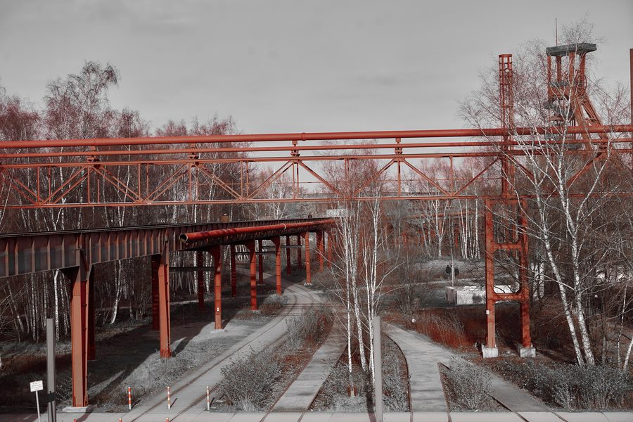 Gleisüberführung auf dem Gelände der Zeche Zollverein in Essen