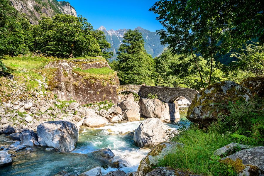 Alte Brücke von Fontana über die Bavona im Valle Maggia