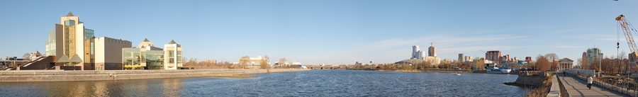 Miass-Fluss und Stadtzentrum von Tscheljabinsk