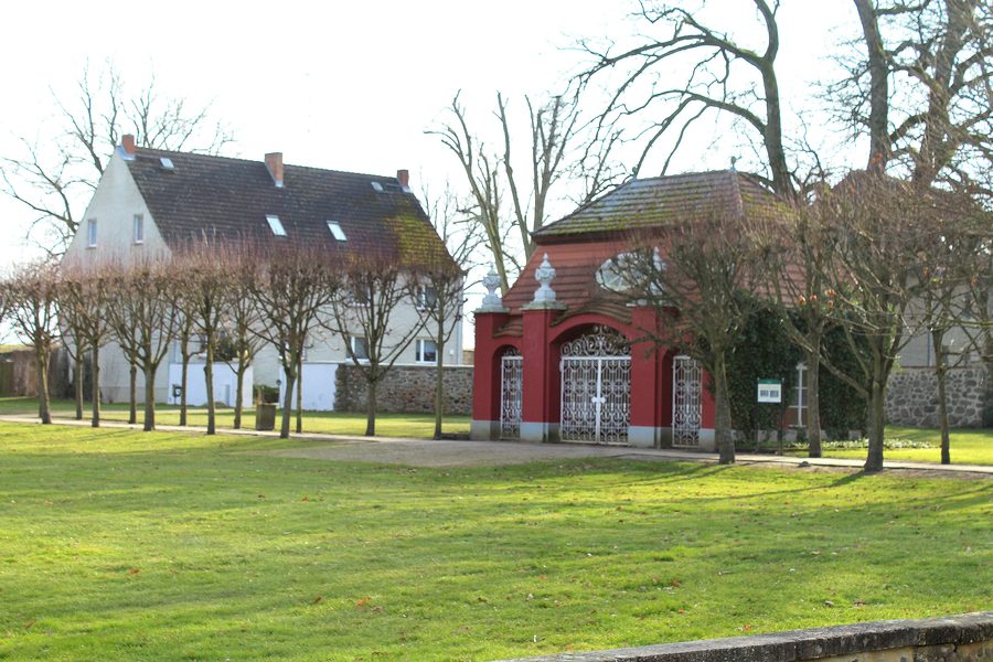 Haus Parkweg 2 und Teehaus in Liebenberg im Löwenberger Land