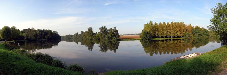 Die Yonne bei Armeau in einer ländlichen Flusslandschaft