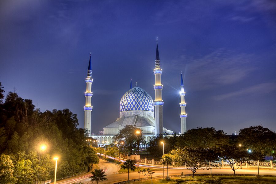 Sultan Salahuddin Abdul Aziz Shah Moschee bei Nacht in Shah Alam