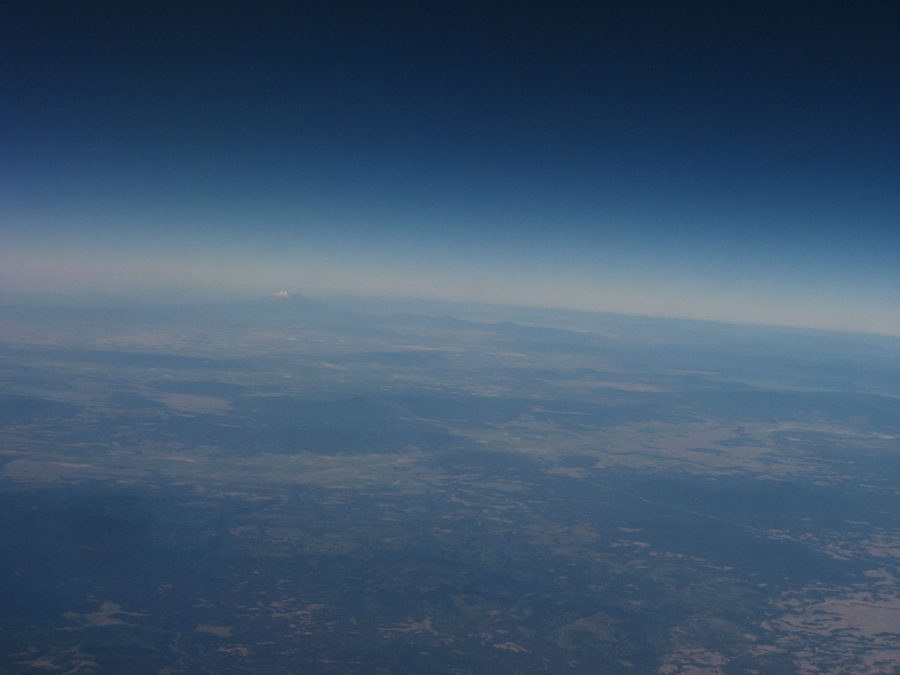Blick auf Mount Shasta in Kalifornien aus der umliegenden Landschaft