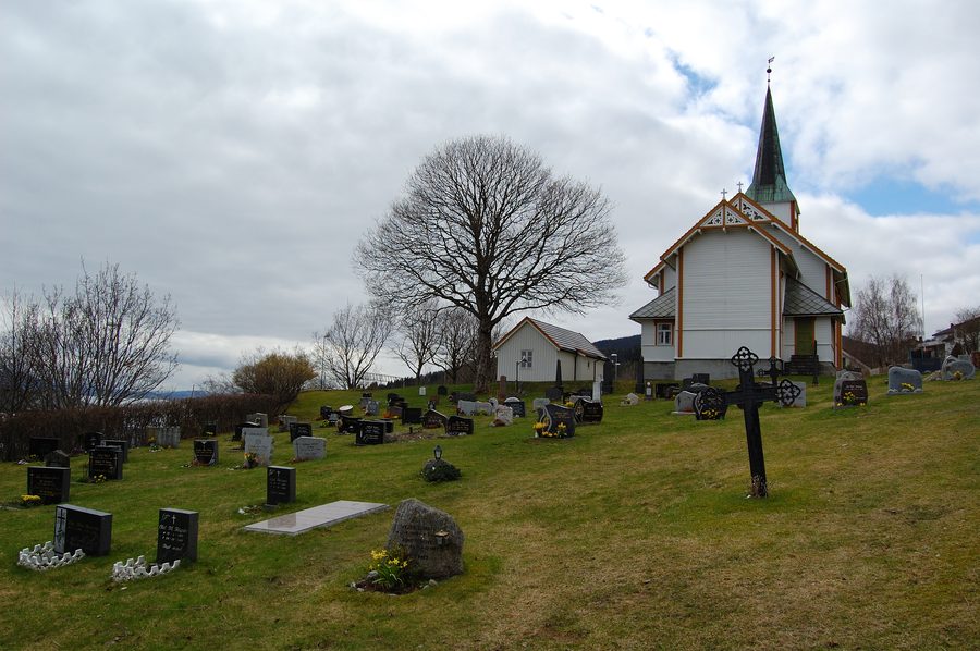 Außenansicht der Stranda-Kirche in Vanvikan