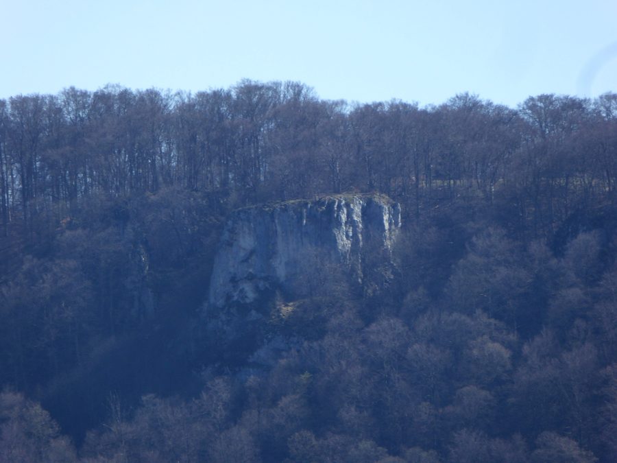 Blick über das Ermstal zum Albtrauf bei Dettingen an der Erms