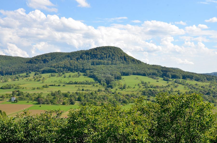 Filsenberg bei Mössingen-Öschingen mit dem Öschenbachtal und den Landschaftsschutzgebieten am Albtrauf