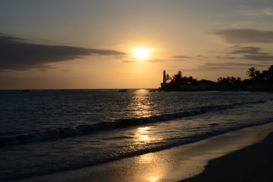 Amanecer a la orilla de la playa en Adícora, Falcón, Venezuela.