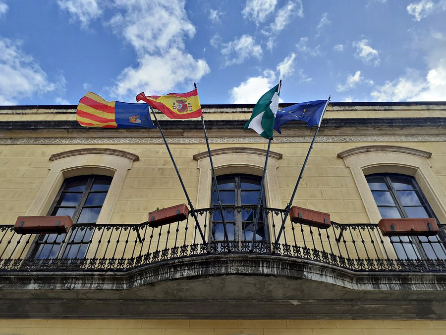 File:Casa de la Cultura - Posadas, balcón.jpg