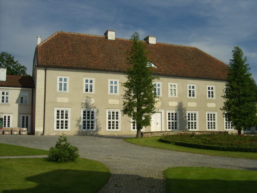 Palace in Galiny, eastern wing (main), western facade