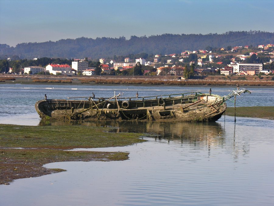 File:Pontedeume.Cabanas.Galiza.jpg