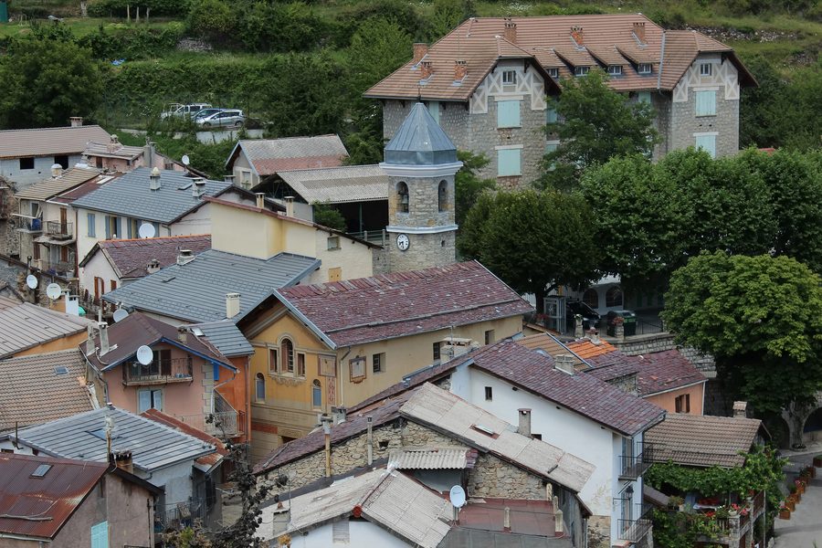 Centre du village de Rimplas avec son clocher