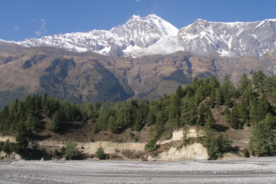 Dhaulagiri Himal über dem Kali-Gandaki-Tal in Nepal