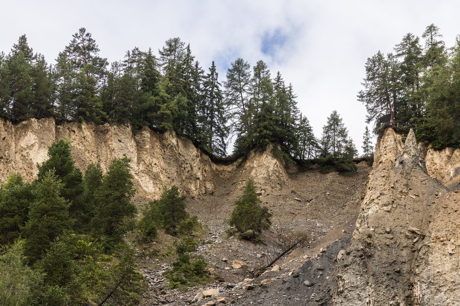 Erosionslandschaft oberhalb der Bergstraße von Sent ins Val Sinestra