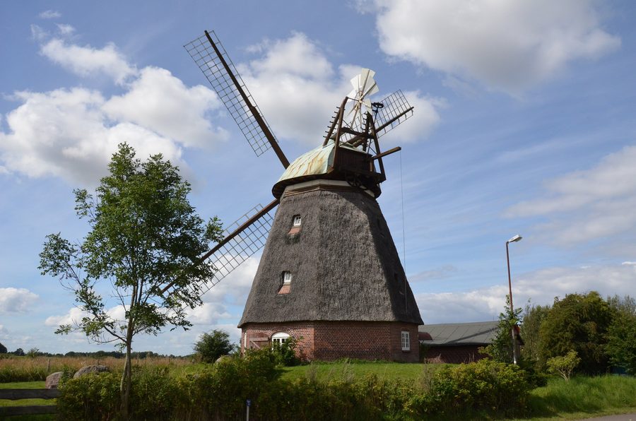 Historische Windmühle in Nübelfeld