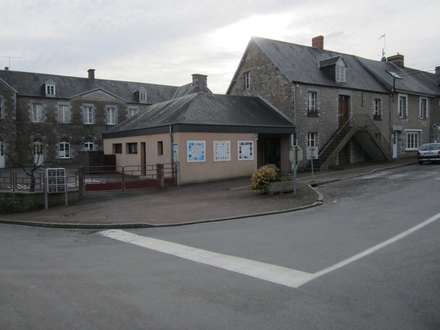 Rathaus von Saint-Denis-le-Vêtu im Département Manche