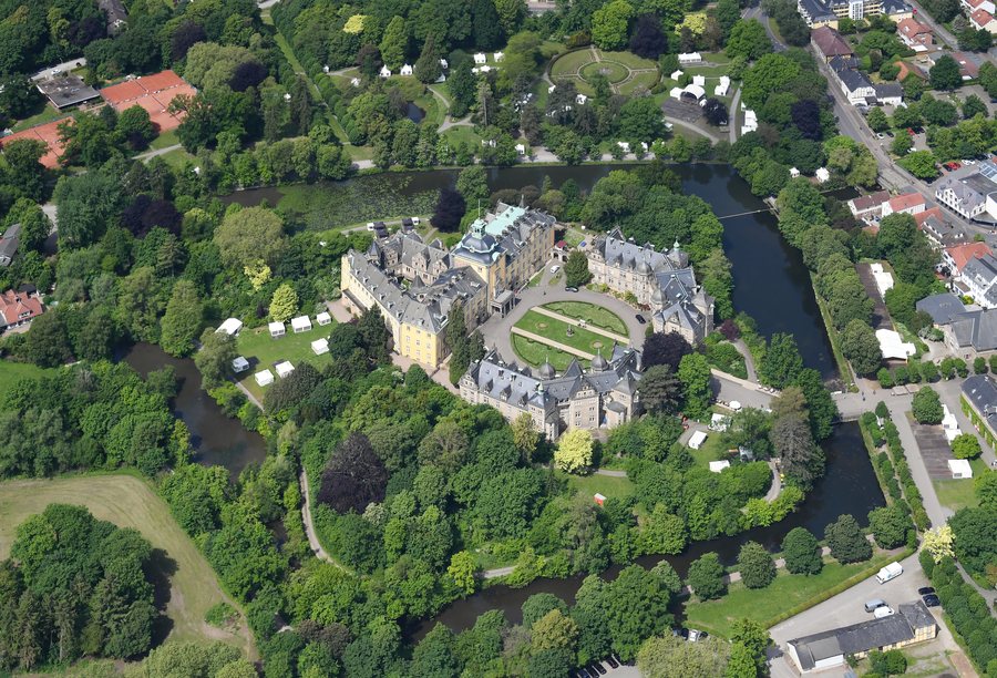 Aerial image of Schloss Bückeburg (view from the southeast)