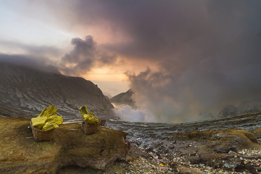 Krater des Mount Ijen in Ostjava, Indonesien