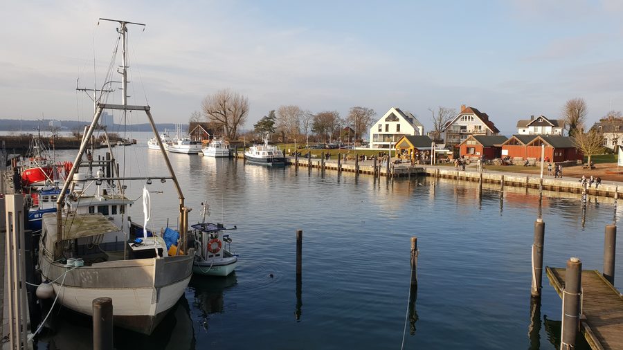 Niendorfer Hafen mit Blick zur Ostsee
