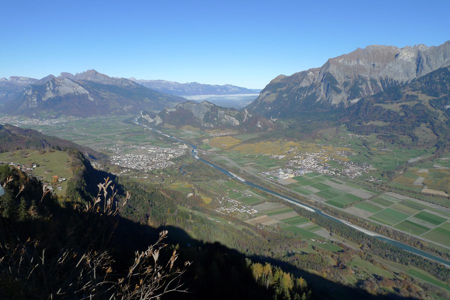 Blick vom Pizalun auf Sargans und Bad Ragaz im Tal.