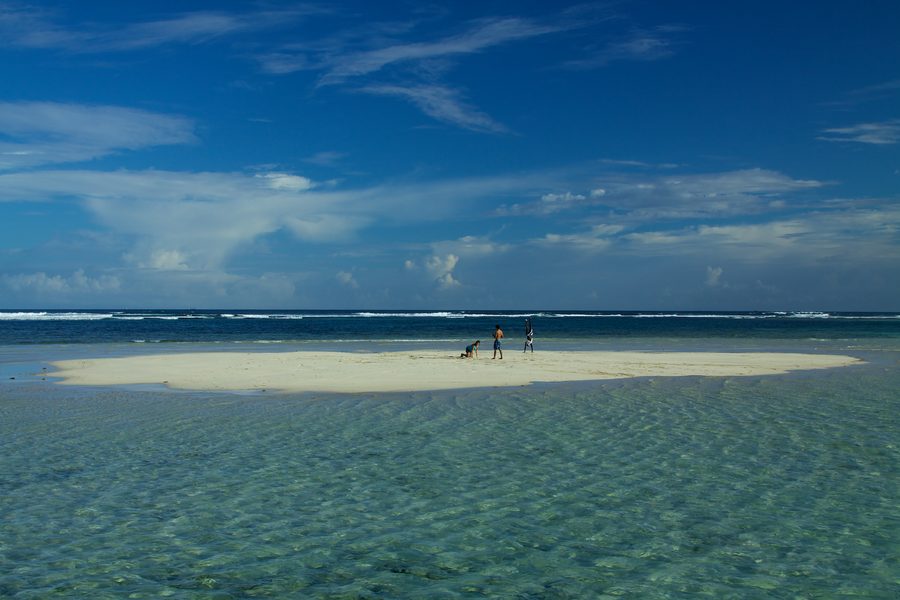 Sandbank mit hellem Sand im Marine Park von Mombasa