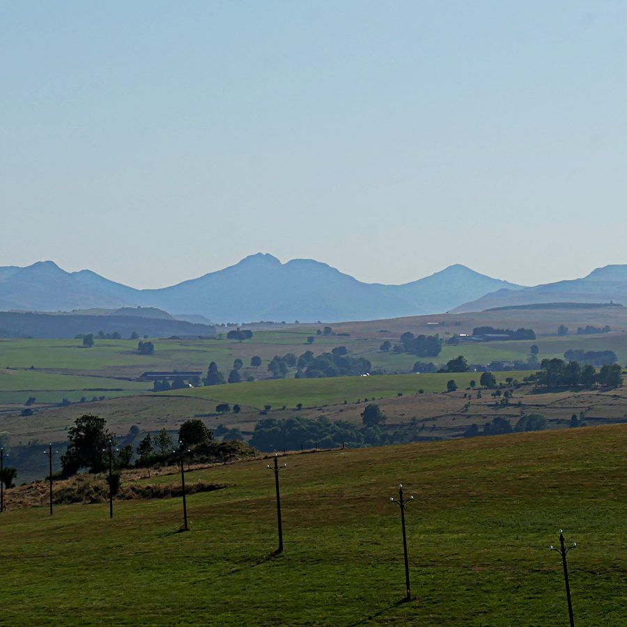 Die Monts du Cantal in der Region des Parc naturel régional des Volcans d’Auvergne