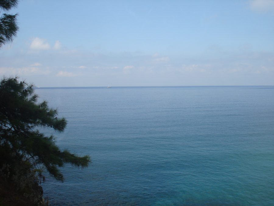 Blick auf die Ägäis von der türkischen Küste bei Fethiye in der Provinz Muğla