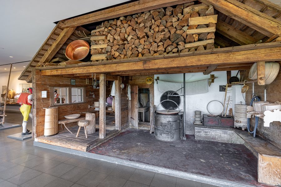 Nachgebaute Alpkäserei im Appenzeller Volkskunde-Museum in Stein AR