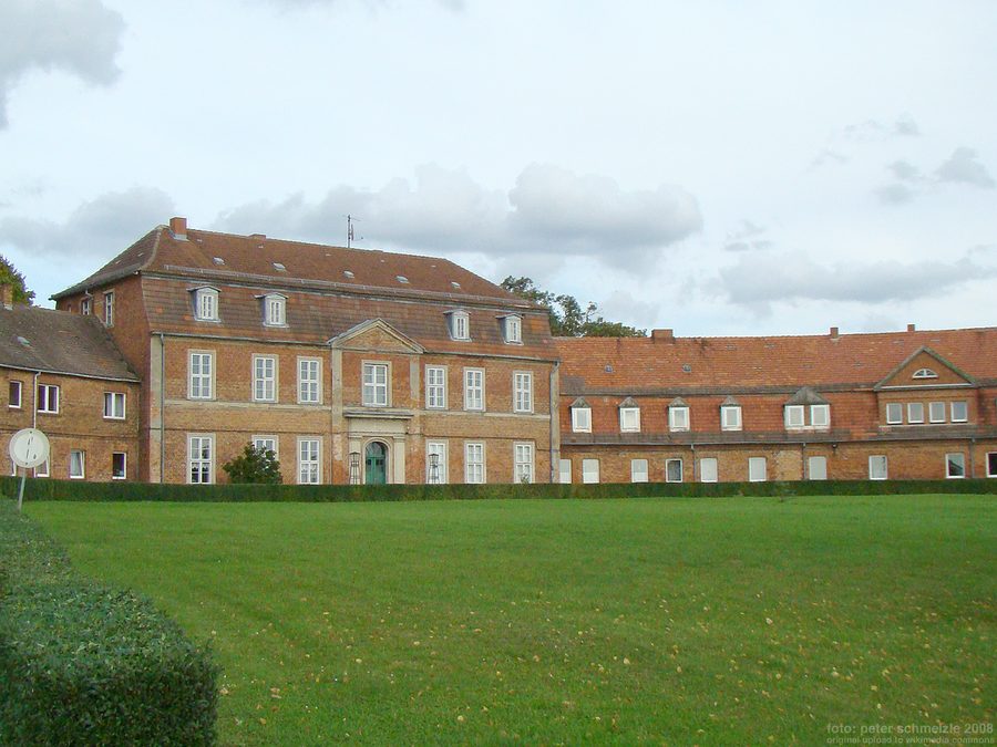 Schloss beziehungsweise Gutshaus in Zettemin