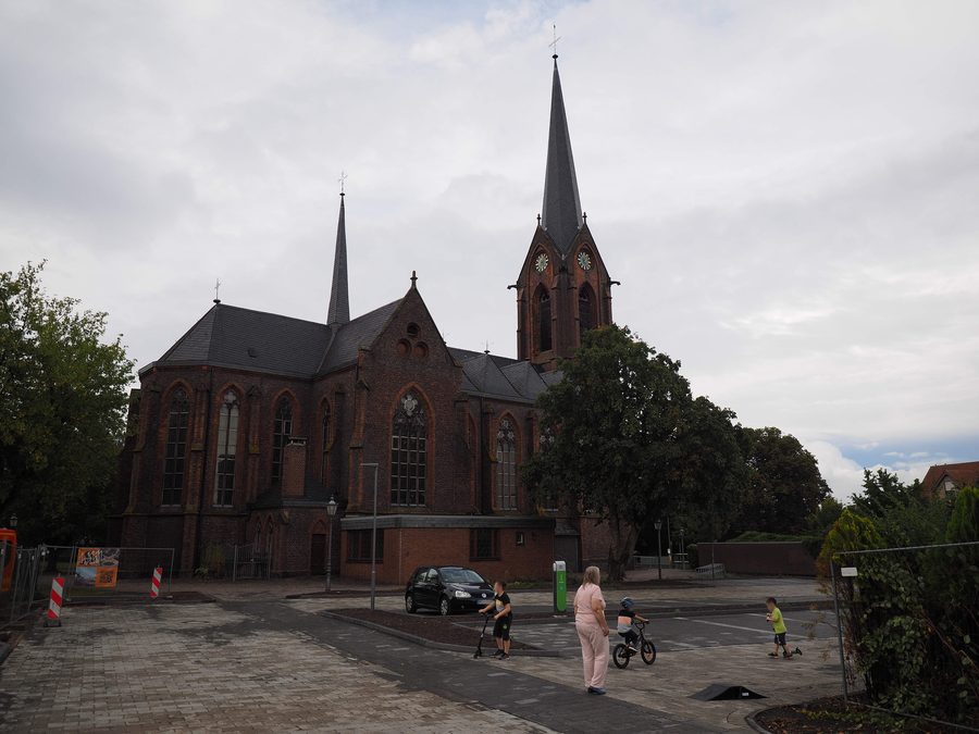 Außenansicht der Pfarrkirche St. Nikolaus in Rheurdt