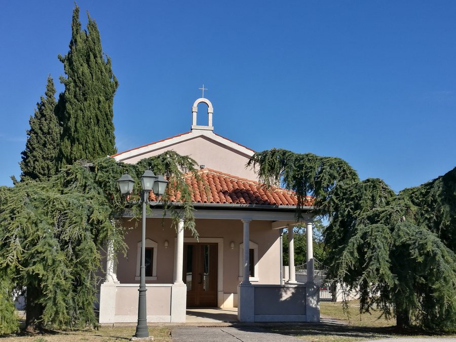 File:HR-036-Kanfanar - Cemetery 001.jpg