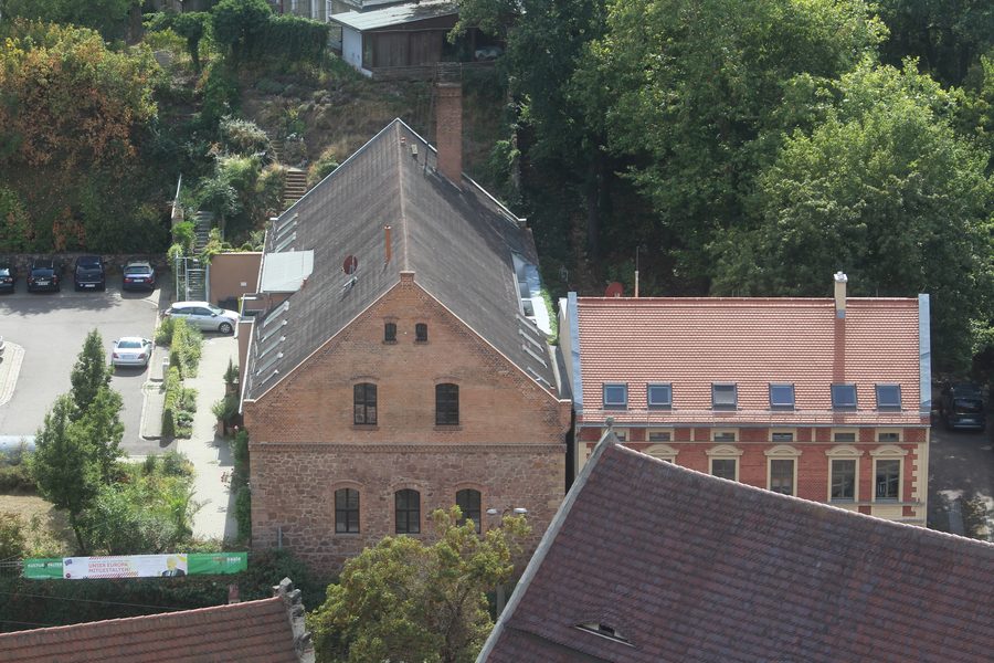 Blick von der Burg Giebichenstein auf Häuser an der Fährstraße in Halle (Saale)