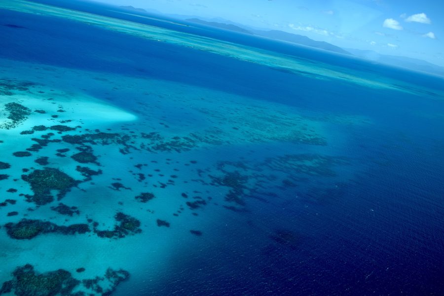 Luftaufnahme des Great Barrier Reef in Queensland