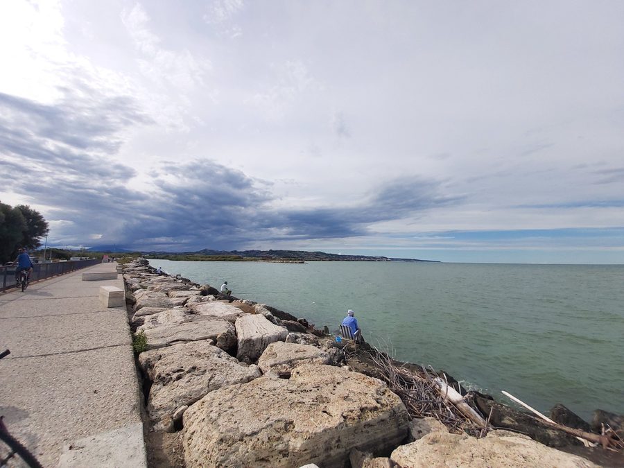 La foce del Tronto tra San Benedetto del Tronto e Martinsicuro, vista dalla sponda abruzzese