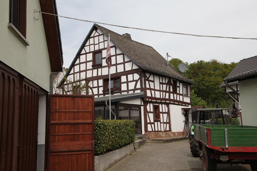 File:Oberlahr Hauptstr 15.jpg