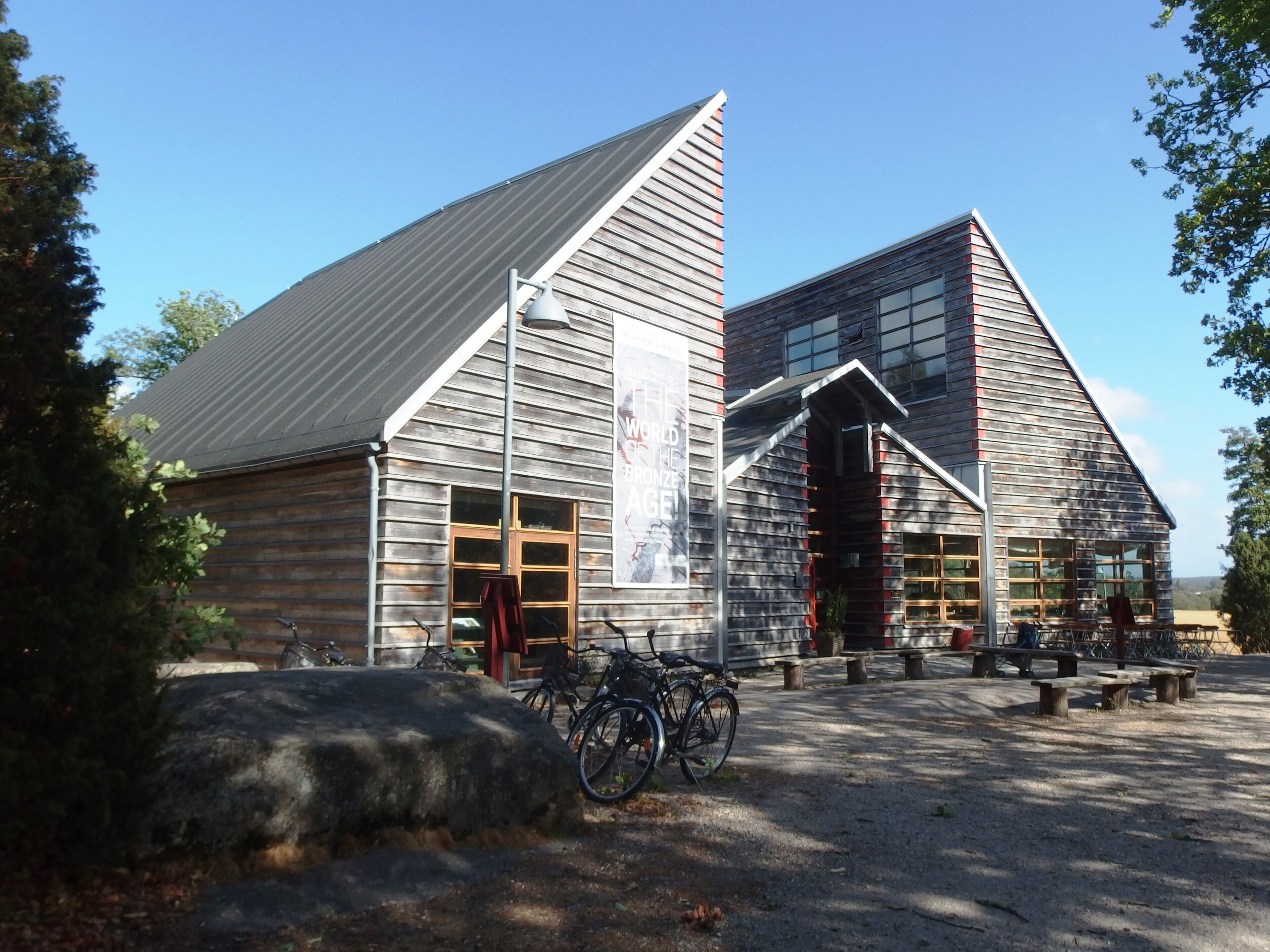 Gebäude des Vitlycke Museums in Tanumshede in Schweden.