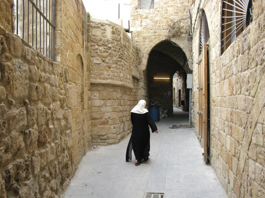 Enge, verwinkelte Gasse in der Altstadt von Saida