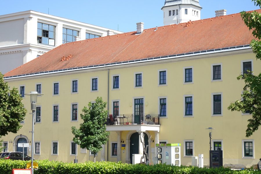 Historisches Herrenhaus der ehemaligen Spinnerei in Schwadorf