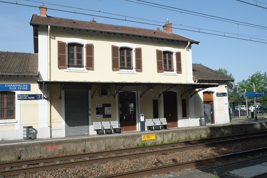 File:Champagne-sur-Seine (77) Gare 367.jpg