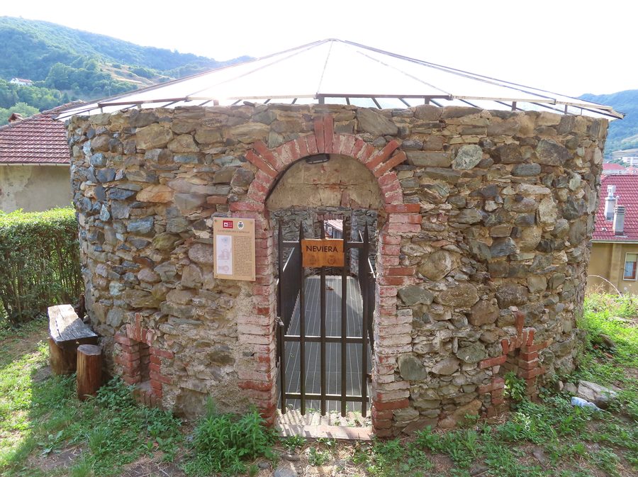 Neviera des Castello di Campo Ligure