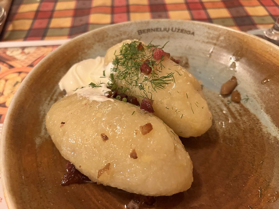 Litauische Cepelinai als traditionelles Gericht