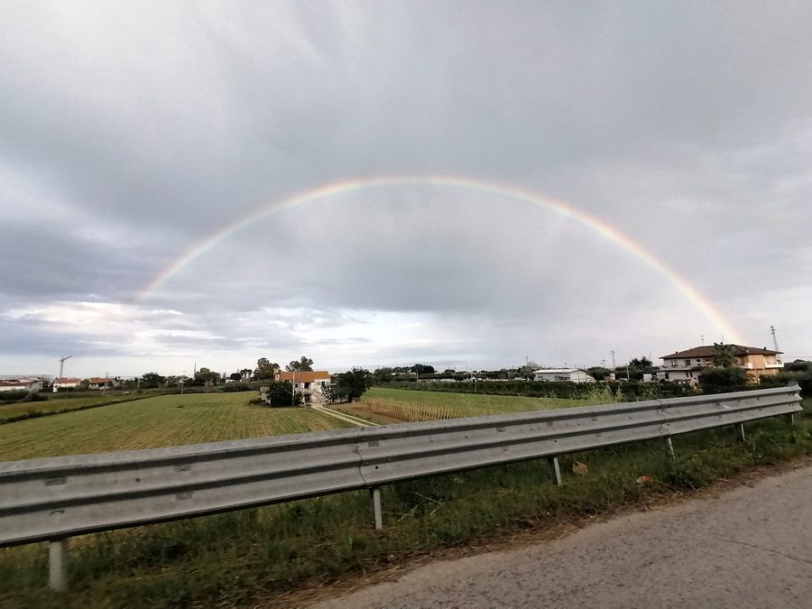 Arcobaleno doppio visto da Villa Rosa, frazione di Martinsicuro, in Abruzzo