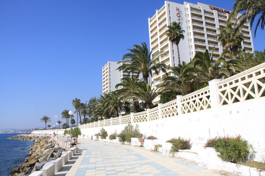 File:Hotel Torrequebrada.jpg