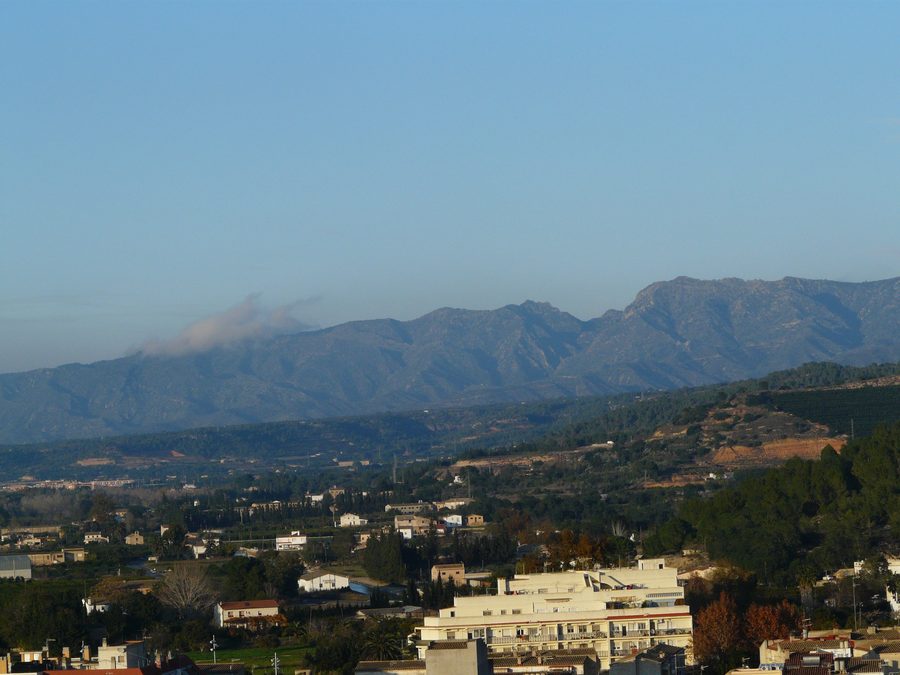 Serra de Cardó mit felsigen Bergzügen und Kalkklippen in der Umgebung von Rasquera