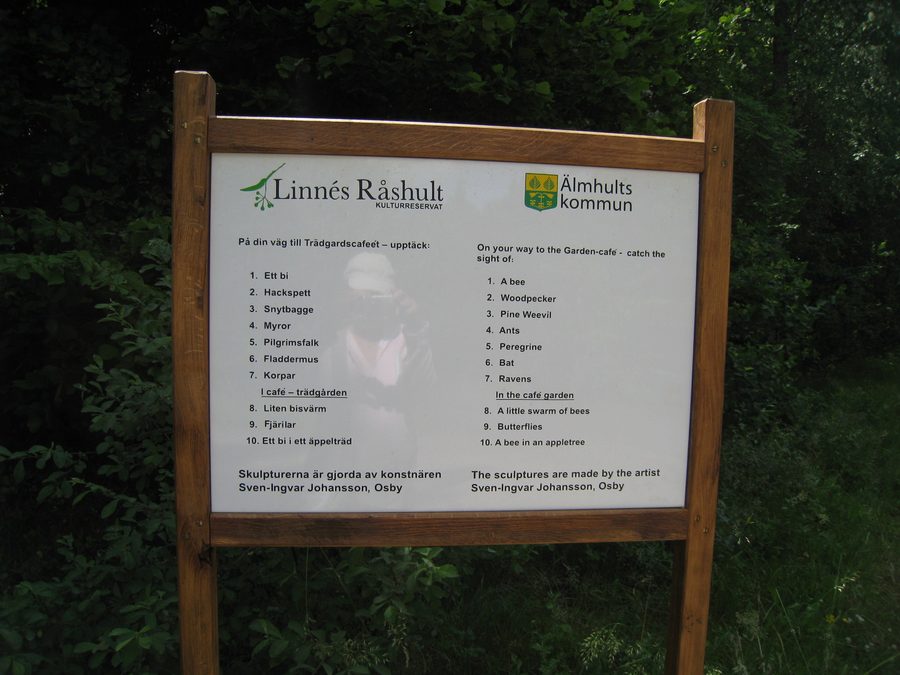 Hinweisschild zu Linnés Råshult in der Gemeinde Älmhult