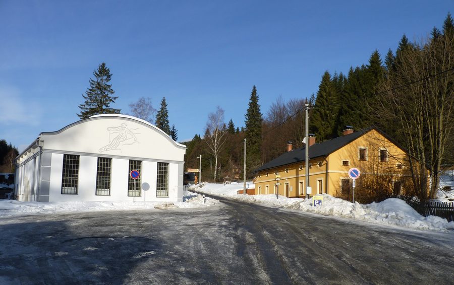 Waldige Hügellandschaft bei Karlov pod Pradědem im Okres Bruntál.