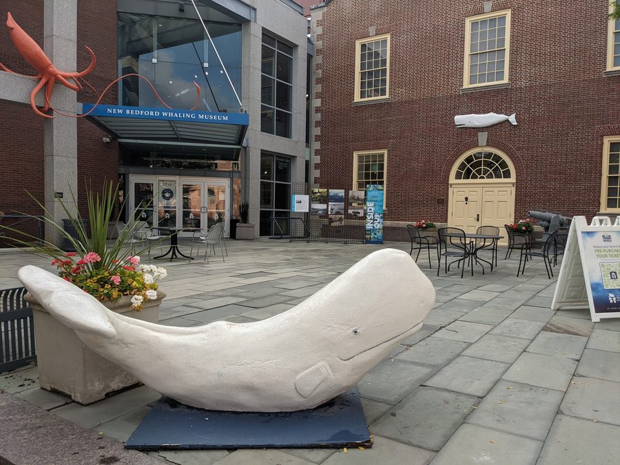 Eingang des New Bedford Whaling Museum in New Bedford